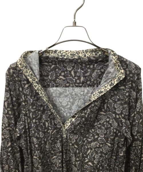 kurashi&trips publishing（クラシアンドトリップス パブリッシング）KURASHI&Trips PUBLISHING (クラシアンドトリップス パブリッシング) 「暮らしに、ときめき」大人のための柄ワンピース  ネイビー サイズ:Freeの古着・服飾アイテム