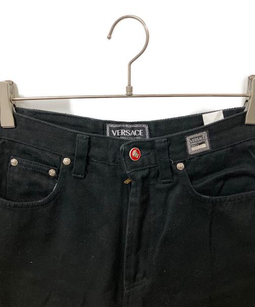 VERSACE（ヴェルサーチェ）VERSACE (ヴェルサーチェ) テーパードロゴデニムパンツ ブラック サイズ:不明の古着・服飾アイテム