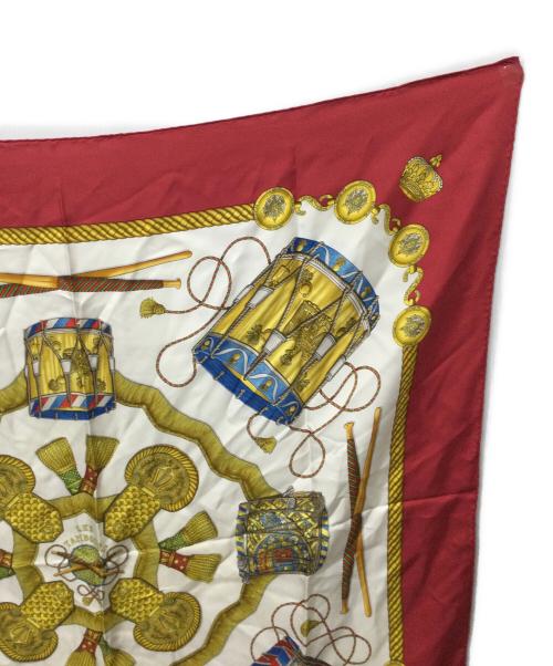 HERMES（エルメス）HERMES (エルメス) カレ90 LES TABOURS ホワイト×レッドの古着・服飾アイテム