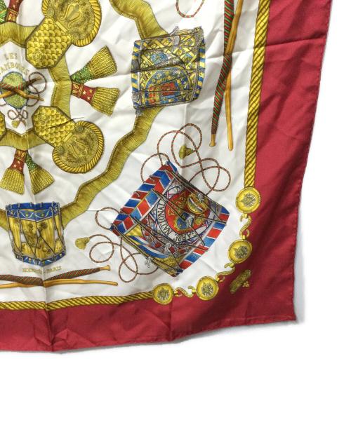 HERMES（エルメス）HERMES (エルメス) カレ90 LES TABOURS ホワイト×レッドの古着・服飾アイテム