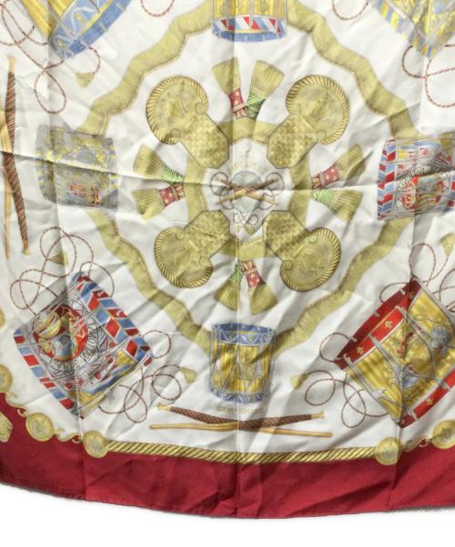 HERMES（エルメス）HERMES (エルメス) カレ90 LES TABOURS ホワイト×レッドの古着・服飾アイテム