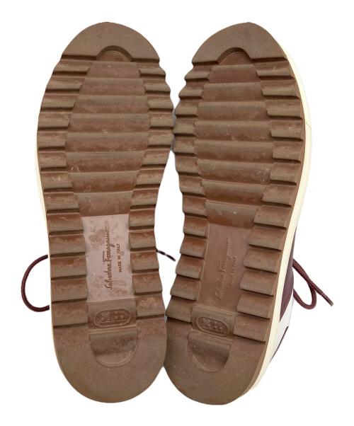 Salvatore Ferragamo（サルヴァトーレ フェラガモ）Salvatore Ferragamo (サルヴァトーレ フェラガモ) スニーカー ホワイト×ボルドー ホワイト×ボルドー サイズ:6EEの古着・服飾アイテム