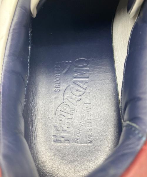 Salvatore Ferragamo（サルヴァトーレ フェラガモ）Salvatore Ferragamo (サルヴァトーレ フェラガモ) スニーカー ホワイト×ボルドー ホワイト×ボルドー サイズ:6EEの古着・服飾アイテム