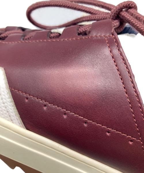 Salvatore Ferragamo（サルヴァトーレ フェラガモ）Salvatore Ferragamo (サルヴァトーレ フェラガモ) スニーカー ホワイト×ボルドー ホワイト×ボルドー サイズ:6EEの古着・服飾アイテム