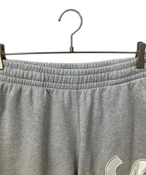 SUPREME（シュプリーム）Supreme (シュプリーム) スウェットパンツ グレー サイズ:	23AW satin applique sweatpantの古着・服飾アイテム
