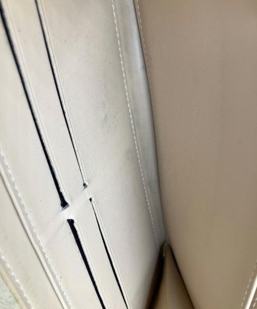 LOUIS VUITTON（ルイ ヴィトン）LOUIS VUITTON (ルイ ヴィトン) ヴェルニ ジッピーウォレット アイボリーの古着・服飾アイテム