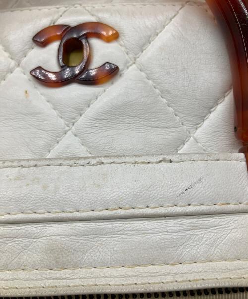 CHANEL（シャネル）CHANEL (シャネル) マトラッセ ハンドバッグ ホワイト ホワイトの古着・服飾アイテム