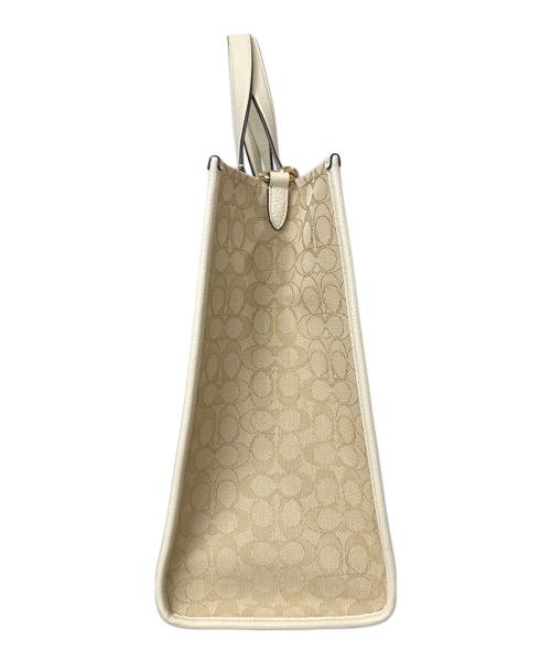 COACH（コーチ）COACH (コーチ) ジャカード ウィズ ストライプ アンド コーチ パッチ ベージュ×ホワイトの古着・服飾アイテム