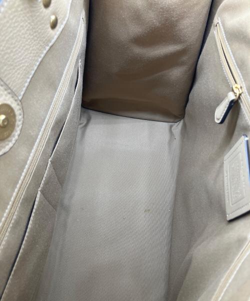 COACH（コーチ）COACH (コーチ) ジャカード ウィズ ストライプ アンド コーチ パッチ ベージュ×ホワイトの古着・服飾アイテム