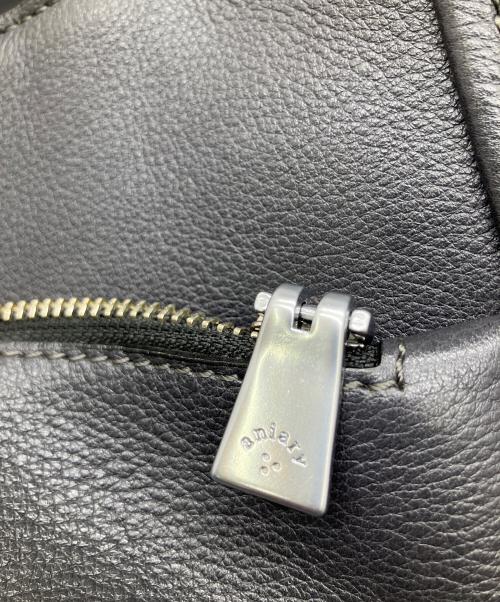 aniary（アニアリ）aniary (アニアリ) レザーハンドバッグ ブラック ブラックの古着・服飾アイテム
