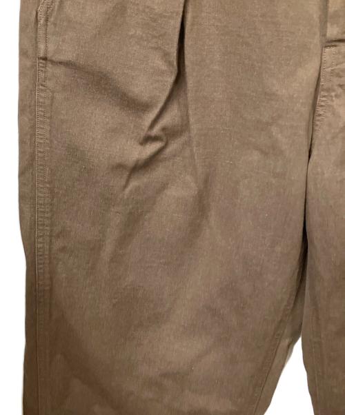 BARNS OUTFITTERS（バーンズアウトフィッターズ）BARNS OUTFITTERS (バーンズアウトフィッターズ) タックパンツ ブラウン グレー サイズ:Mの古着・服飾アイテム