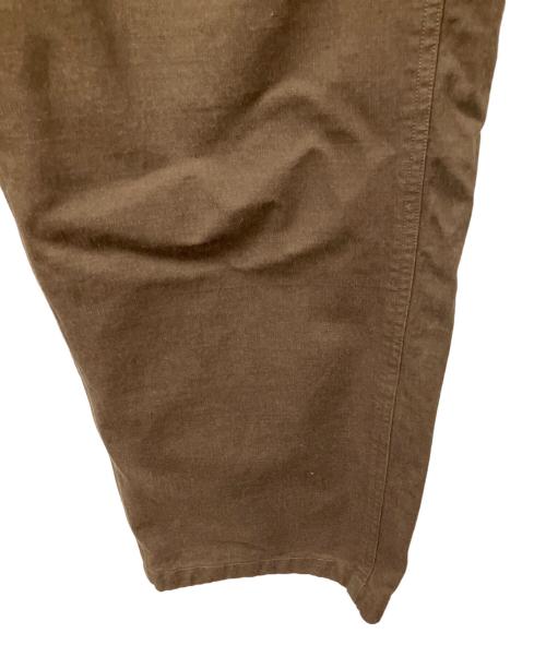 BARNS OUTFITTERS（バーンズアウトフィッターズ）BARNS OUTFITTERS (バーンズアウトフィッターズ) タックパンツ ブラウン グレー サイズ:Mの古着・服飾アイテム