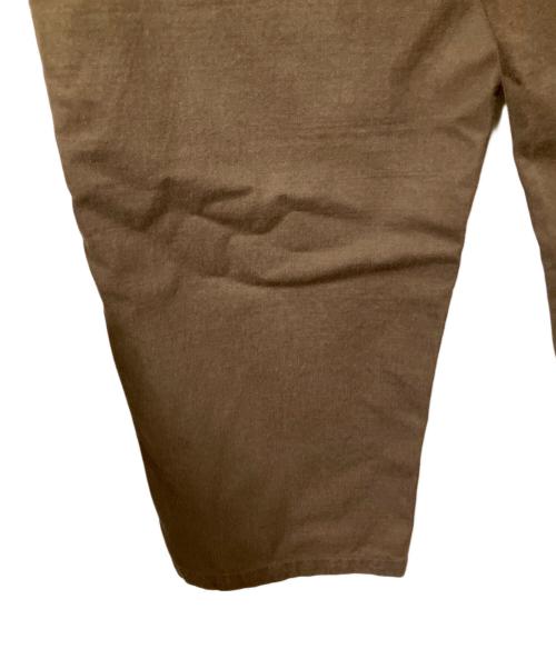 BARNS OUTFITTERS（バーンズアウトフィッターズ）BARNS OUTFITTERS (バーンズアウトフィッターズ) タックパンツ ブラウン グレー サイズ:Mの古着・服飾アイテム
