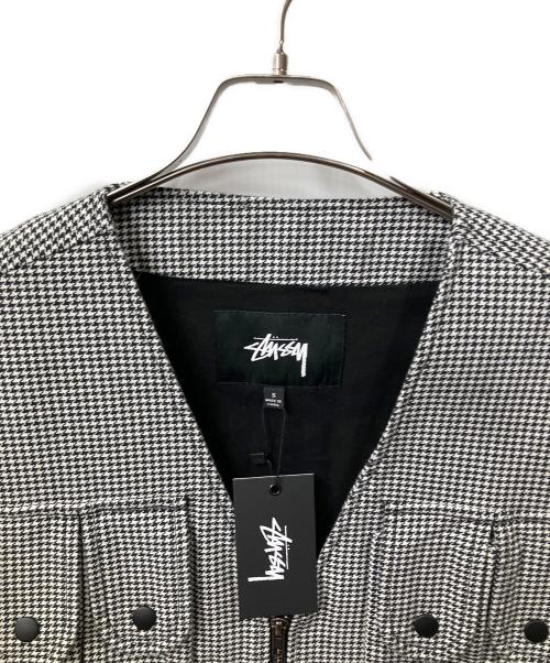 stussy（ステューシー）stussy (ステューシー) HOUNDSTOOTH WORK VEST ホワイト×ブラック サイズ:S 未使用品の古着・服飾アイテム