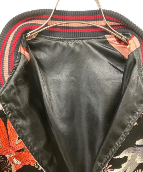 花旅楽団（ハナタビガクダン）花旅楽団 (ハナタビガクダン) 桜と鯉刺繍スカジャン ピンク×ブラック サイズ:Mの古着・服飾アイテム