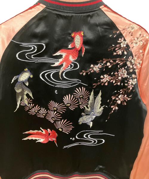 花旅楽団（ハナタビガクダン）花旅楽団 (ハナタビガクダン) 桜と鯉刺繍スカジャン ピンク×ブラック サイズ:Mの古着・服飾アイテム