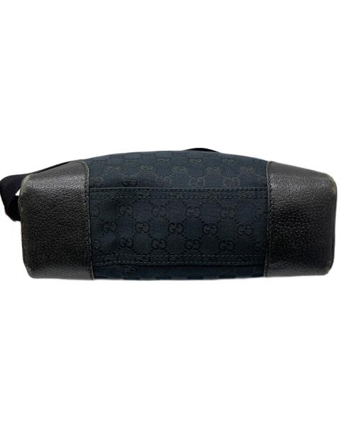 GUCCI（グッチ）GUCCI (グッチ) GGキャンバスショルダーバッグ　ブラック ブラックの古着・服飾アイテム
