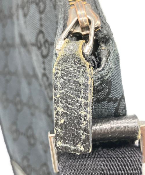 GUCCI（グッチ）GUCCI (グッチ) GGキャンバスショルダーバッグ　ブラック ブラックの古着・服飾アイテム