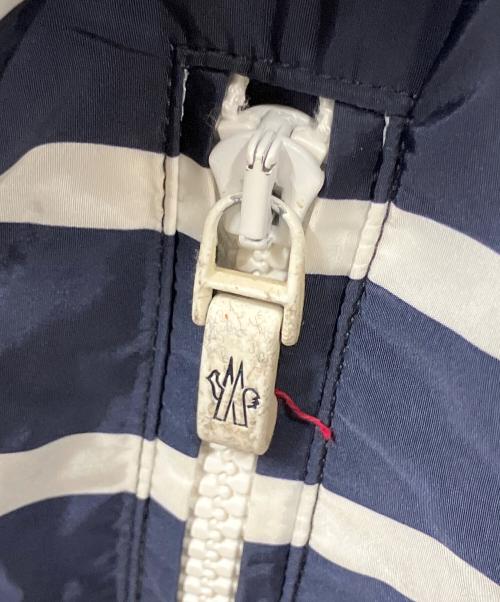 MONCLER GAMME BLEU（モンクレール ガム ブルー）MONCLER GAMME BLEU (モンクレール ガム ブルー) ジップアップパーカー ネイビー×ホワイト サイズ:1の古着・服飾アイテム