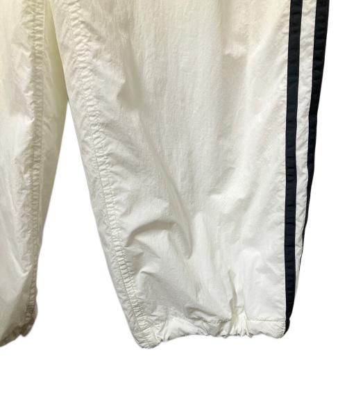 adidas（アディダス）adidas (アディダス) トラックパンツ　ホワイト ホワイト サイズ:XSの古着・服飾アイテム
