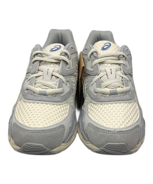 asics（アシックス）asics (アシックス) GEL-NYC グレー×アイボリー サイズ:26.5 未使用品の古着・服飾アイテム