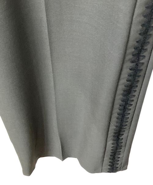 BEAUTY&YOUTH（ビューティーアンドユース）BEAUTY&YOUTH (ビューティーアンドユース) サイドエンブロイダリーパンツ グレー サイズ:Mの古着・服飾アイテム