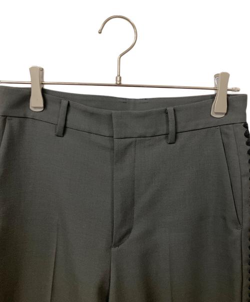 BEAUTY&YOUTH（ビューティーアンドユース）BEAUTY&YOUTH (ビューティーアンドユース) サイドエンブロイダリーパンツ グレー サイズ:Mの古着・服飾アイテム