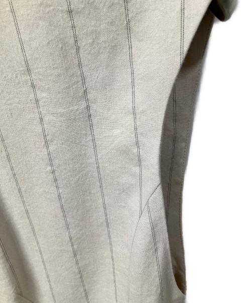 uncrave（アンクレイヴ）uncrave (アンクレイヴ) ノースリーブコート ベージュ　ストライプ ベージュ サイズ:１ 未使用品の古着・服飾アイテム