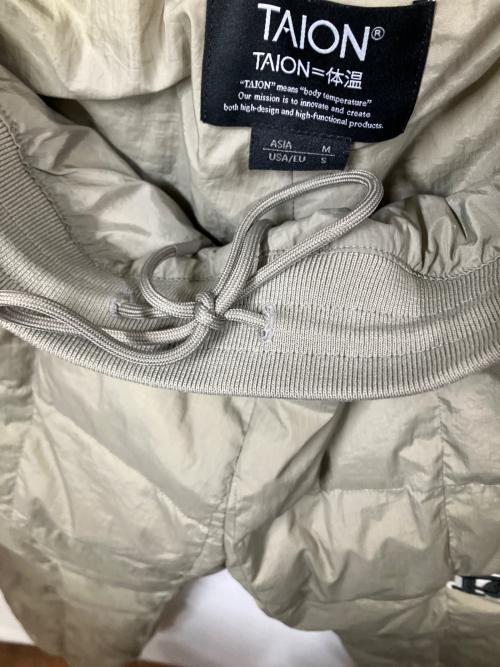 TAION（タイオン）TAION (タイオン) PGC SC TRACK DOWN PANTS サンドグレー サイズ:Mの古着・服飾アイテム