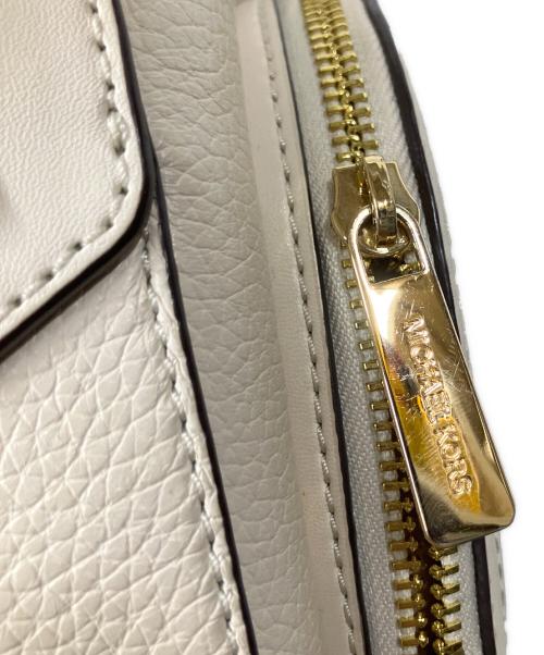MICHAEL KORS（マイケル・コース）MICHAEL KORS (マイケル・コース) JAYCEE ジップポケット バックパック ミディアム アイボリーの古着・服飾アイテム