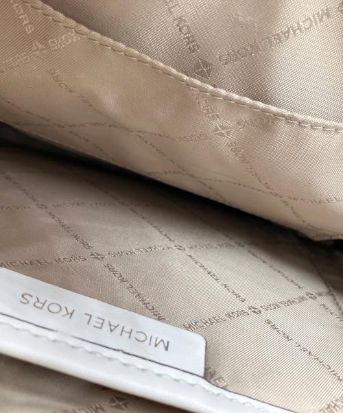 MICHAEL KORS（マイケル・コース）MICHAEL KORS (マイケル・コース) JAYCEE ジップポケット バックパック ミディアム アイボリーの古着・服飾アイテム