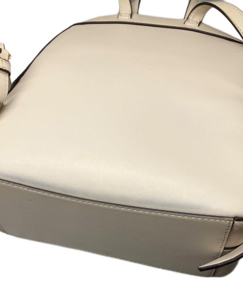 MICHAEL KORS（マイケル・コース）MICHAEL KORS (マイケル・コース) JAYCEE ジップポケット バックパック ミディアム アイボリーの古着・服飾アイテム