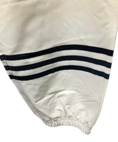 adidas（アディダス）adidas (アディダス) New Classic トラックパンツ アイボリー サイズ:M 未使用品の古着・服飾アイテム