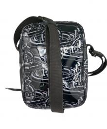 Vivienne Westwood（ヴィヴィアンウエストウッド）の古着「ロゴエナメルショルダーバッグ ブラック」｜ブラック