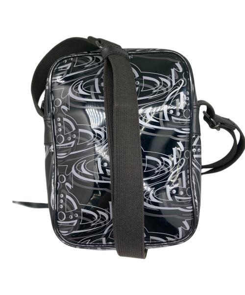 Vivienne Westwood（ヴィヴィアンウエストウッド）Vivienne Westwood (ヴィヴィアンウエストウッド) ロゴエナメルショルダーバッグ ブラック ブラックの古着・服飾アイテム