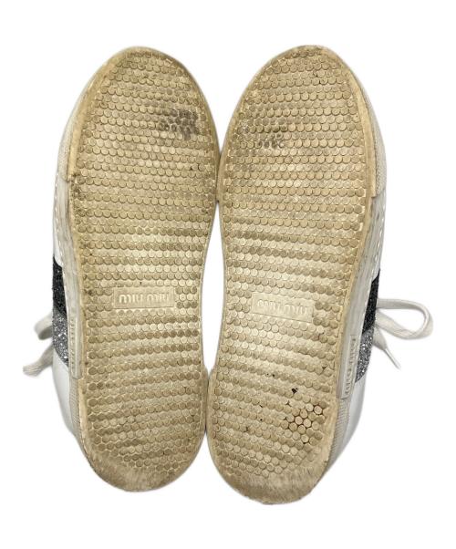 MIU MIU（ミュウミュウ）MIU MIU (ミュウミュウ) グリッターライン スニーカー ホワイト×グレー サイズ:36の古着・服飾アイテム