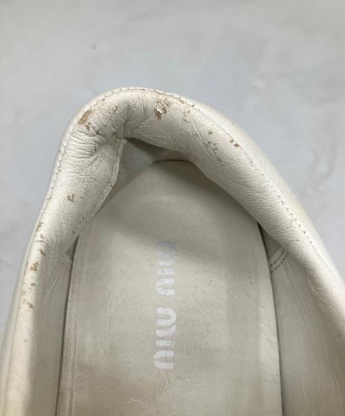 MIU MIU（ミュウミュウ）MIU MIU (ミュウミュウ) グリッターライン スニーカー ホワイト×グレー サイズ:36の古着・服飾アイテム