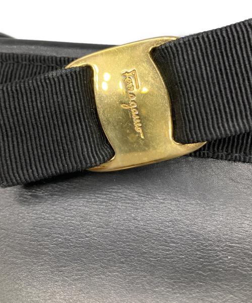 Salvatore Ferragamo（サルヴァトーレ フェラガモ）Salvatore Ferragamo (サルヴァトーレ フェラガモ) レザーショルダーバッグ ブラック ブラックの古着・服飾アイテム