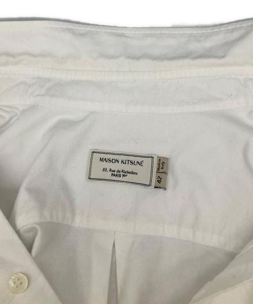 maison kitsune（メゾンキツネ）MAISON KITSUNE (メゾンキツネ) 長袖シャツ ホワイト サイズ:42の古着・服飾アイテム