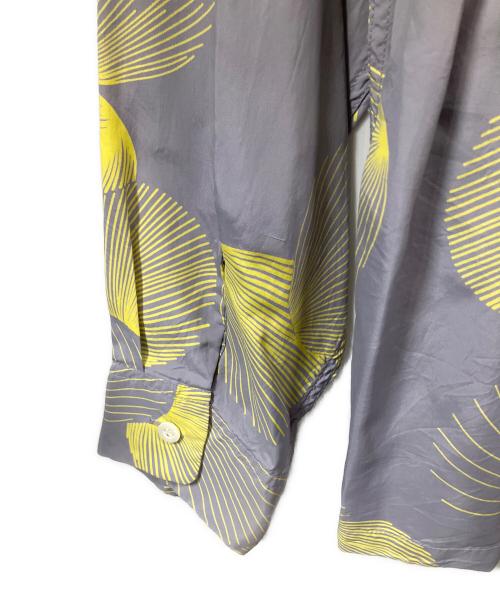 Sun Surf（サンサーフ）Sun Surf (サンサーフ) Duke Kahanamoku グレー×イエロー グレー×イエロー サイズ:sの古着・服飾アイテム