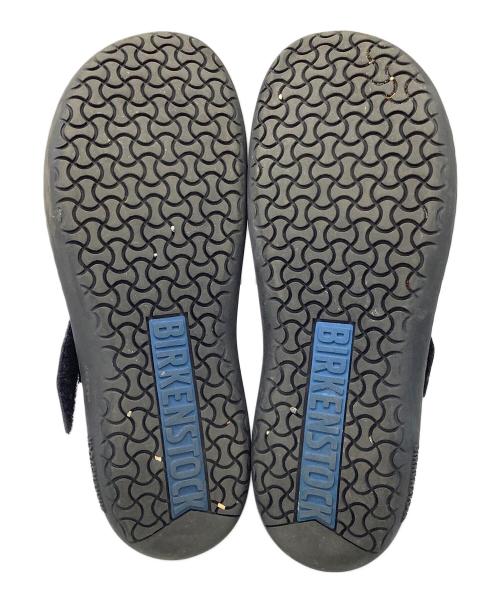 BIRKENSTOCK（ビルケンシュトック）BIRKENSTOCK (ビルケンシュトック) フラットシューズ ブラック ブラック サイズ:24.5の古着・服飾アイテム
