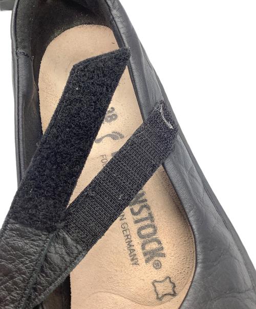 BIRKENSTOCK（ビルケンシュトック）BIRKENSTOCK (ビルケンシュトック) フラットシューズ ブラック ブラック サイズ:24.5の古着・服飾アイテム