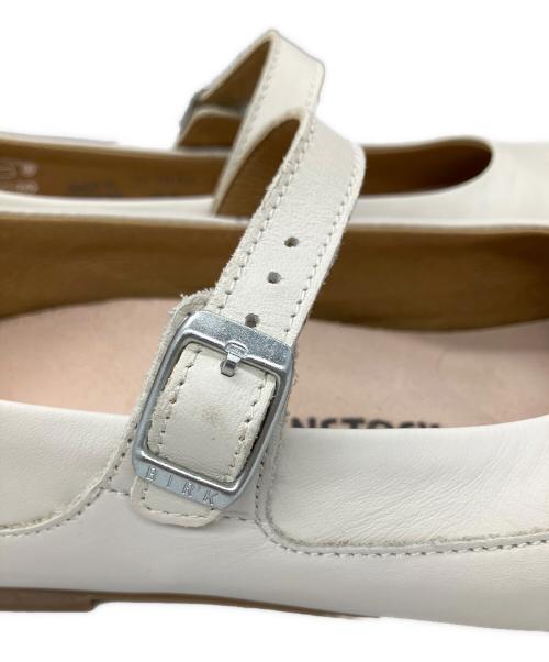 BIRKENSTOCK（ビルケンシュトック）BIRKENSTOCK (ビルケンシュトック) フラットシューズ ホワイト ホワイト サイズ:24.5の古着・服飾アイテム