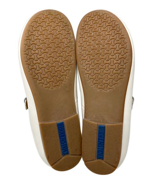BIRKENSTOCK（ビルケンシュトック）BIRKENSTOCK (ビルケンシュトック) フラットシューズ ホワイト ホワイト サイズ:24.5の古着・服飾アイテム