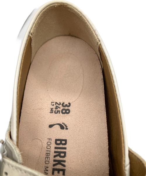 BIRKENSTOCK（ビルケンシュトック）BIRKENSTOCK (ビルケンシュトック) フラットシューズ ホワイト ホワイト サイズ:24.5の古着・服飾アイテム
