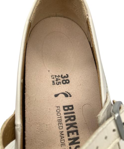 BIRKENSTOCK（ビルケンシュトック）BIRKENSTOCK (ビルケンシュトック) フラットシューズ ホワイト ホワイト サイズ:24.5の古着・服飾アイテム