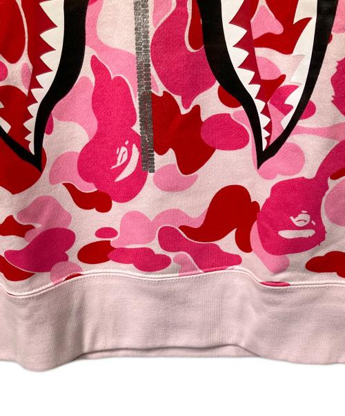 A BATHING APE（アベイシングエイプ）A BATHING APE (アベイシングエイプ) シャーク　スウェット　カモフラピンク ピンク サイズ:Mの古着・服飾アイテム
