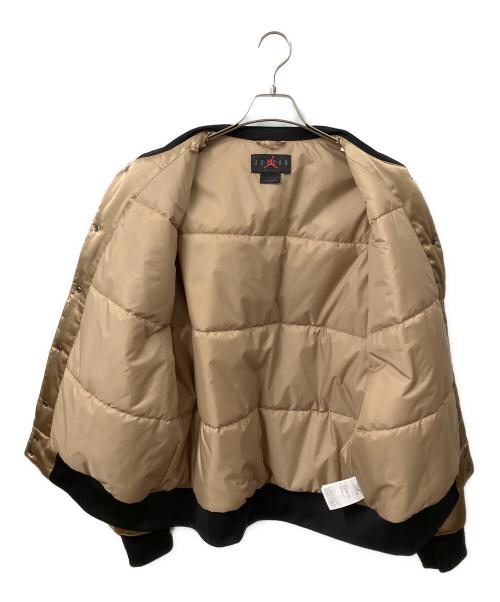 JORDAN（ジョーダン）JORDAN (ジョーダン) M J MVP HBR VRSTY JKT DESERT CAMO/SAIL ベージュ サイズ:Lの古着・服飾アイテム