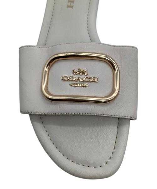 COACH（コーチ）COACH (コーチ) ロゴサンダル ベージュ ベージュ サイズ:24の古着・服飾アイテム