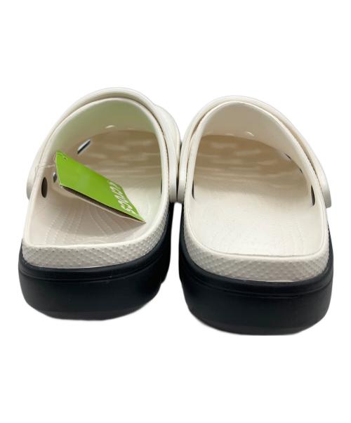 crocs（クロックス）crocs (クロックス) サンダル ホワイト ホワイト サイズ:Mの古着・服飾アイテム